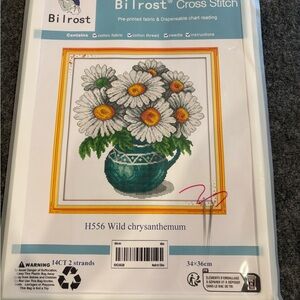 Wild Chrysanthemum Cross Stitch Kit - Green and White #H556 New
